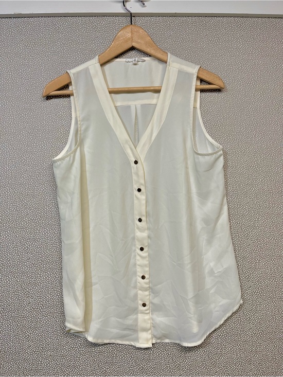 Maurices Tops - M Maurices Sleeveless V-Neck Cream Button-Front Women's Top